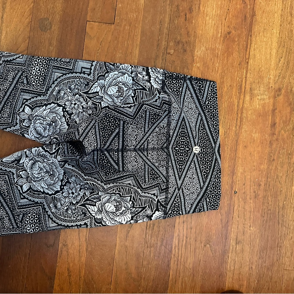 lululemon athletica Black and Gray Patterned Leggings